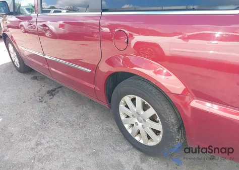 2015 Chrysler Town & Country Touring from USA, damaged, VIN 2C4RC1BG7FR675180